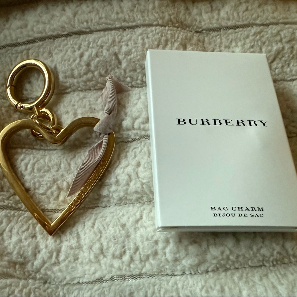 Burberry Gold Heart Keyring/Bagcharm with Ribbon - Picture 2 of 5